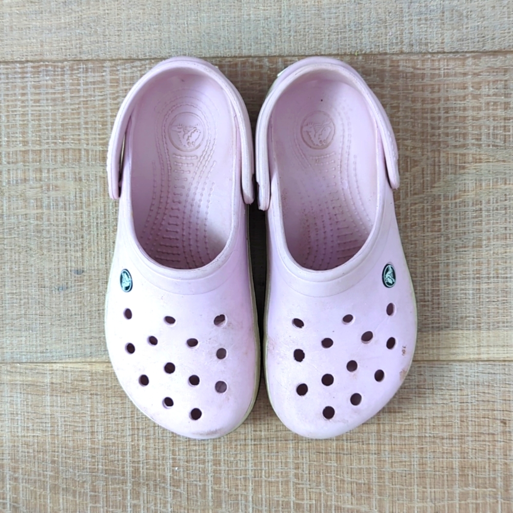 Classic Crocs - Picture 3 of 4